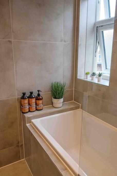 Garden Of Eden 1 Bedroom Flat In Fishponds Bristol Eksteriør billede