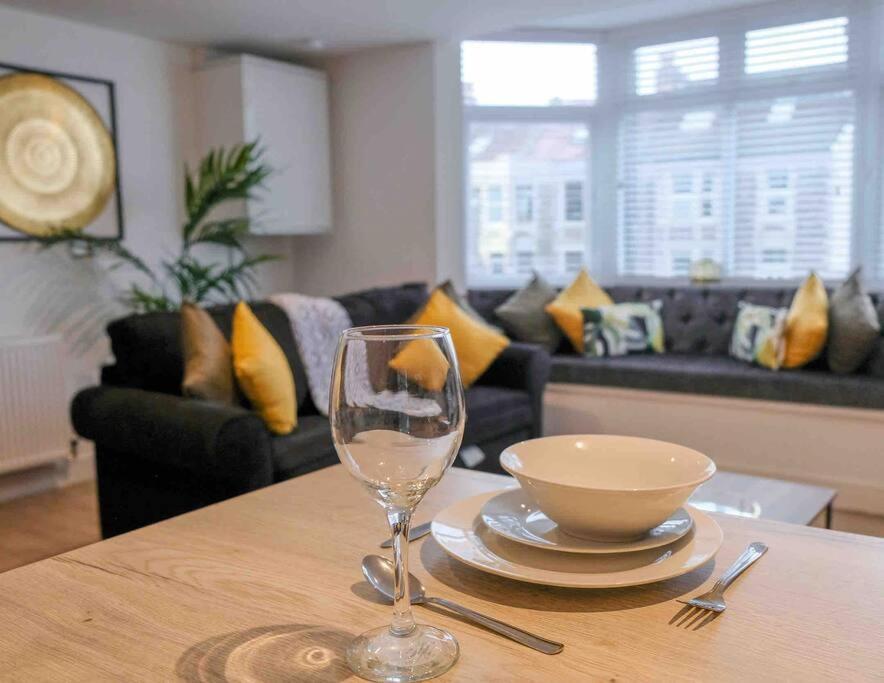 Garden Of Eden 1 Bedroom Flat In Fishponds Bristol Eksteriør billede